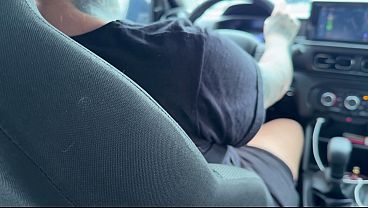 Image Passageiro Homem influence toco em mulher Uber ! Coloca o pau pra fora da roupa e bate punheta pra gozar nela toda!