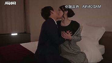 Image Recompensa pelo Diploma que Ganhei da Esposa do Meu Pai (Legendado) Yuna Shiina