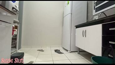 Image Estou Limpando A Cozinha, Meu Enteado Tarado Chega E Fode Meu Cuzinho No Ch&atilde_o (VIDEO COMPLETO NO RED)