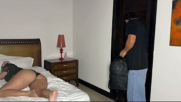Image LUCKY THIEF ENTERS A HOUSE AND ENDS UP FUCKING A BIG-ASSED, TATTOOED LATINA - LA ROLA