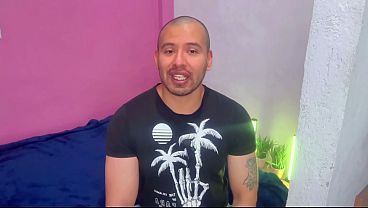 Image Barbero chacal musculoso dandole verga a pasivo tragon dentro del trabajo. Relato sexual