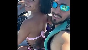 Image POV: Novinha Safada, deixou marido na areia e fudeu com o instrutor no Jetski com todo mundo olhando.