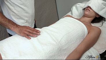 Image pervert masseur makes client with perfect body orgasm
