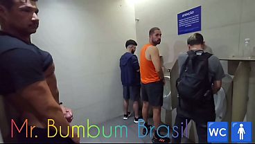 Image MACHOS FAZENDO SEXO EM BANHEIROS P&Uacute_BLICOS