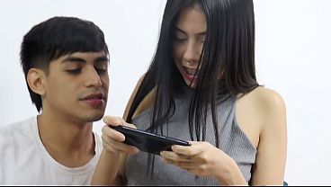 Image Juego Free Fire con mi hermanastra y ella se pone caliente, que rico es follarme a mi hermosa hermanastra delgada mientras jugamos - porno en espanol