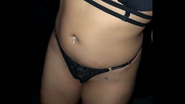 Image Fui na casa de Swing e distribui a buceta. entrei no glory holly e nao resisti o pauzao. Cai de boca e me deliciei com a rola do macho. Marido corno ficou na punheta.