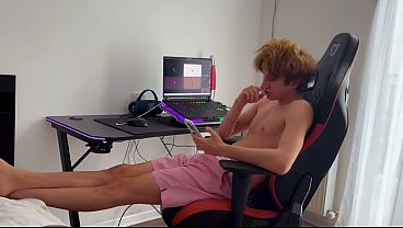 Image A guy gets a big dick from a friend - full anal