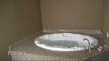 Image Free peek at sexy Violet Spice playing in the hot tub time machine