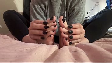 Image Artemisia Love feet and hands fetish session