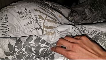 Image Me follo a mi padrastro en vestido corto cuando su mujer se march&oacute_ a trabajar, lo pillo masturb&aacute_ndose a mi lado &iexcl_sabia que no pod&iacute_a resistirse a mis encantos!