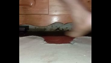 Image Hola chicos. Miren como me meto esta rica zanahoria