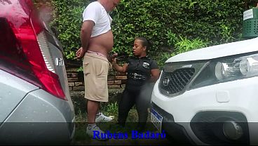 Image Policial anazinha &eacute_ flagrada chupando o pau grosso na rua em plena luz do dia (VIDEO COMPLETO NO RED/SHEER)