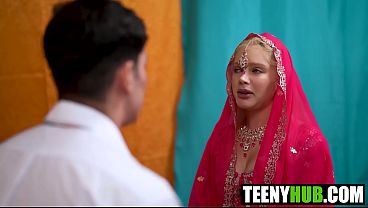 Image Latina Hindu Learns the Incasutra Method Vivian Lola, Franco Pie Grande