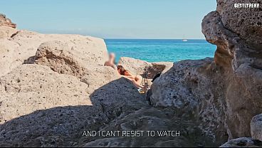 Image HANDJOB SLUT BEACH: dickflash for a topless lady