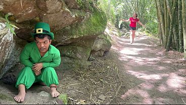 Image Peque&ntilde_o duende se folla a culona latina perdida a cambio de ayudarla a salir de su bosque m&aacute_gico