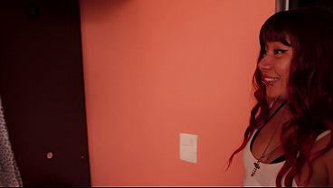 Image Una modelo influencer me invita a su casa, me pongo muy nerviosa pero follamos muy rico igualmente