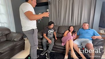 Image HIJASTRO FOLLA JUNTO CON SUS AMIGOS A SU MADRASTRA