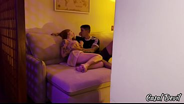 Image RUIVA SAFADA AMA MENAGE COM DUAS PIKAS ENORMES