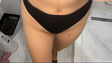 Image Swapping dirty pads! Wiping my pussy with toilet paper! Pissing collection! FREE!