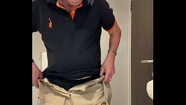 Image Peeing naked
