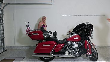 Image Marvelle Gets Railed on a Harley