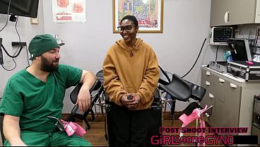 Image Daisy Mynx's 1st EVER Gyno Exam