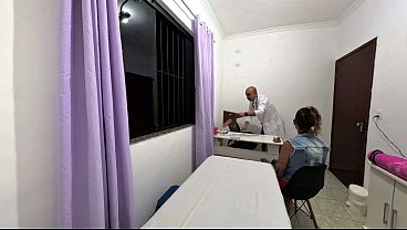 Image Orthopedic doctor examined the patient in the wrong places.