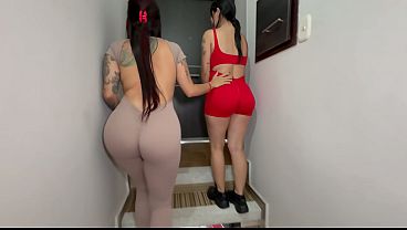 Image Anitta miller aprovecha la clase de yoga para manosear a su asistente