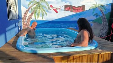 Image peguei no ato meuPai dando uns pegas no amigo dele na piscina