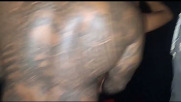 Image CHUPEI UMA PICA PRETA NO GLORY HOLE E CONVIDEI ELE PRA FUDER COMIGO NA CABINE