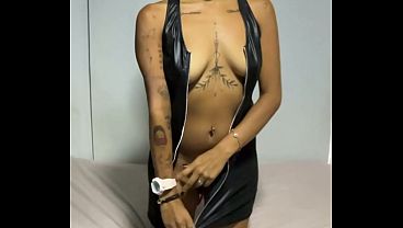 Image Latina tatuada follada por moto taxista