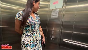 Image Homem de pau grande enfiando at&eacute_ o fundo de todos os buracos, de uma morena bem safada