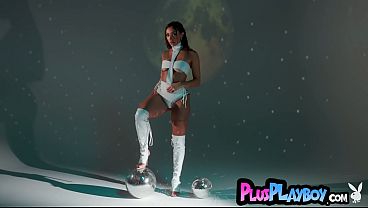 Image Sisi Rose in lingerie showing big ass and exposing amazing natural body