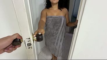 Image LATINA LLEGA A SESION DE MASAJE Y EL MASAJISTA LA EXCITA TANTO QUE TERMINARON COGIENDO
