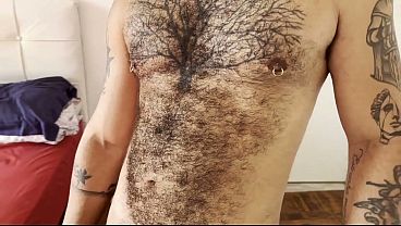Image Urso tatuado, me comeu gostoso com seu pauz&atilde_o grosso e me leitou at&eacute_ vazar.