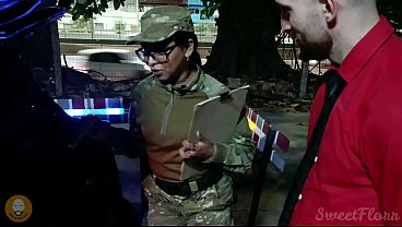 Image Oficial de transito me requisa el baul del auto y yo le rompo la concha y me corro en su cara 2 VECES. PELACONBARBA Ft. SWEETFLORR