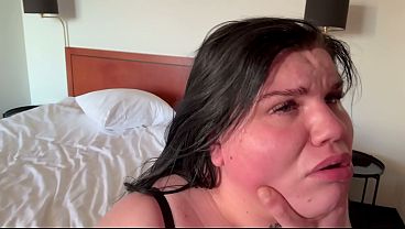 Image gorda desesperada sumisa y cachonda es abofeteada y golpeada duro hasta llegar al orgasmo por un joven salvaje de polla grande