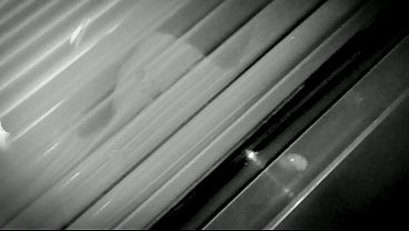 Image POV-FOOTJOB - M&Auml_DCHEN ALLEINE IM SOLARIUM