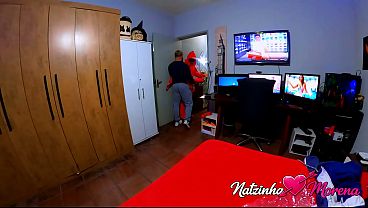 Image O padrasto faz o padrasto dele depois de descobrir que ela est&aacute_ transando com o enteado dele