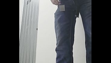 Image Me subo al trastero para mastturbarme y correrme con una gran paja.