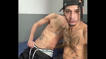 Image Tatuado sentando na piroca do amigo