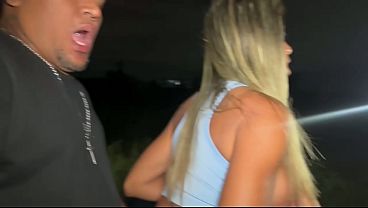 Image COMI ESSA GOSTOSA EM CIMA DO MORRO COM PESSOAS VENDO VEJA O VIDEO AT&Eacute_ O FINAL GOZAMOS JUNTOS