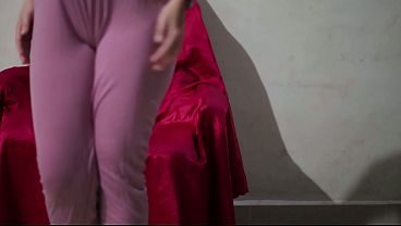Image Cewek chindo Tanktop satin pamer memek ke kamera Bokep indo terbaru