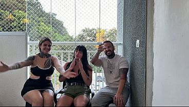 Image Fomos num restaurante &egrave_ chamamos uma gar&ccedil_onete pra foder com nosso studio! Oferecemos dobra seu sal&aacute_rio 2 mil reias ) Metemos gostoso com ela at&eacute_ gozar gostoso na buceta e no cu!gag