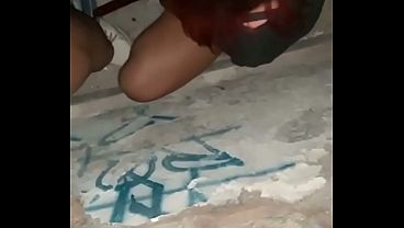 Image La convenci de ir a ver una casa abandonada y termino en su boca