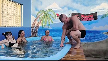 Image Sem dinheiro pra pagar o piscineiro, tivemos que oferecer o xerecard