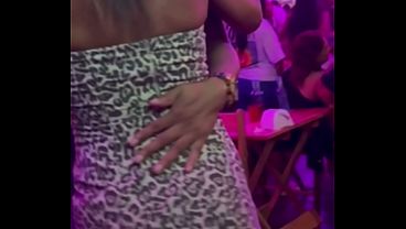Image Comedor pegou Hotwife na balada na frente do corno, ficou de namoradinho, levou pro motel e gozou dentro v&aacute_rias vezes. E ainda chamou gar&ccedil_om que meteu no cuzinho da esposa sem d&oacute_!