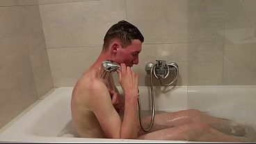 Image Niko - Taking a bath