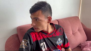 Image Sorprendo a mi timida hermanastra con mi enorme polla en su comida favorita