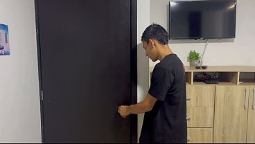 Image Descubro a mi hermanastro que es un adicto al porno y calmo sus ancias con una rica follada